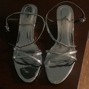 Zara 2023 silver metallic wedge sandals with cute heel worn once sz 8